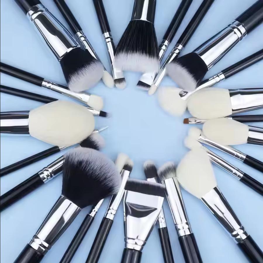 Luxury Makeup Brushes  15 Pieces